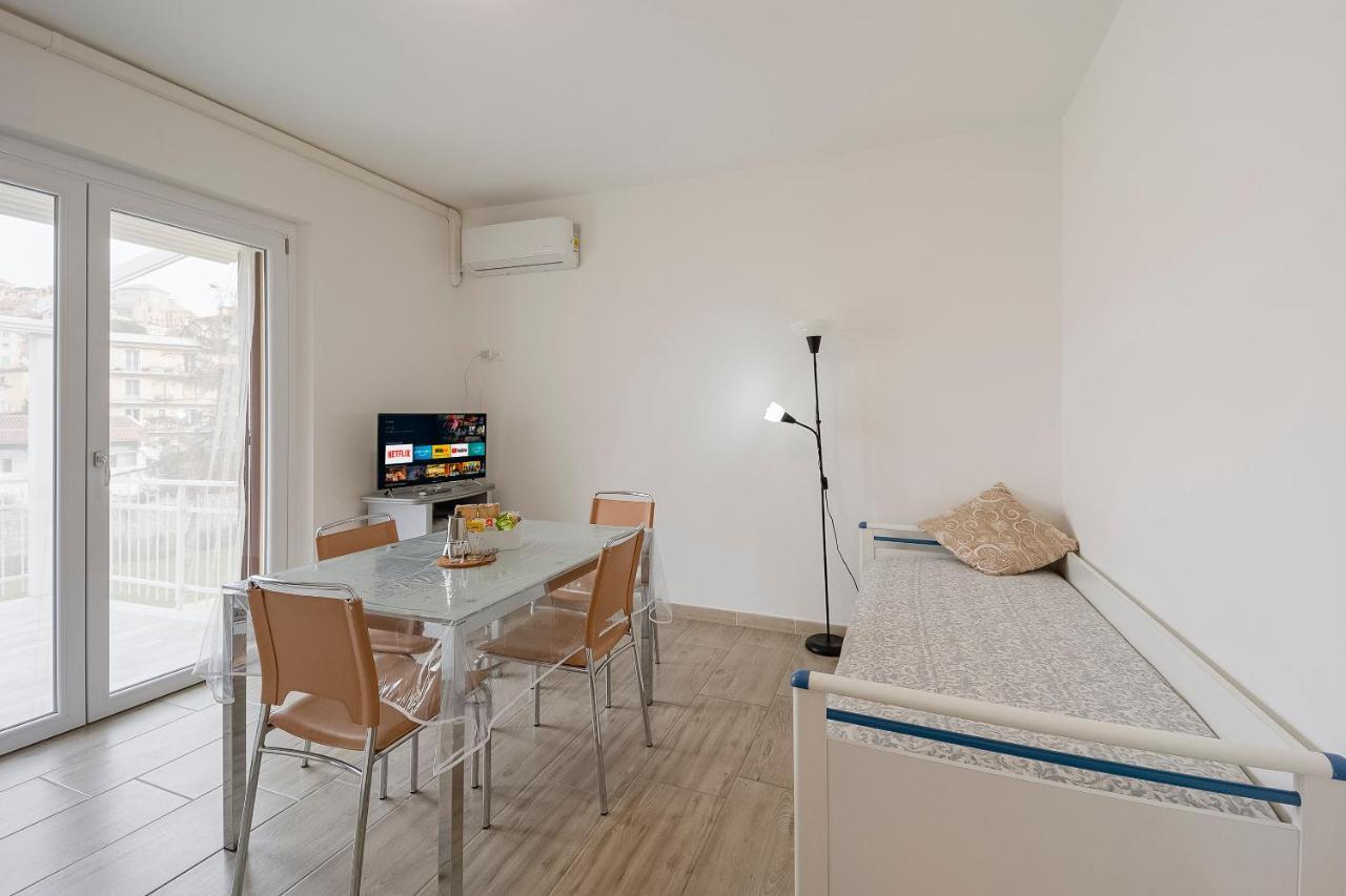 Il Gattino Di Porto - Apt 5 - Bilocale Terrazzo Piscina Imperia Exterior foto