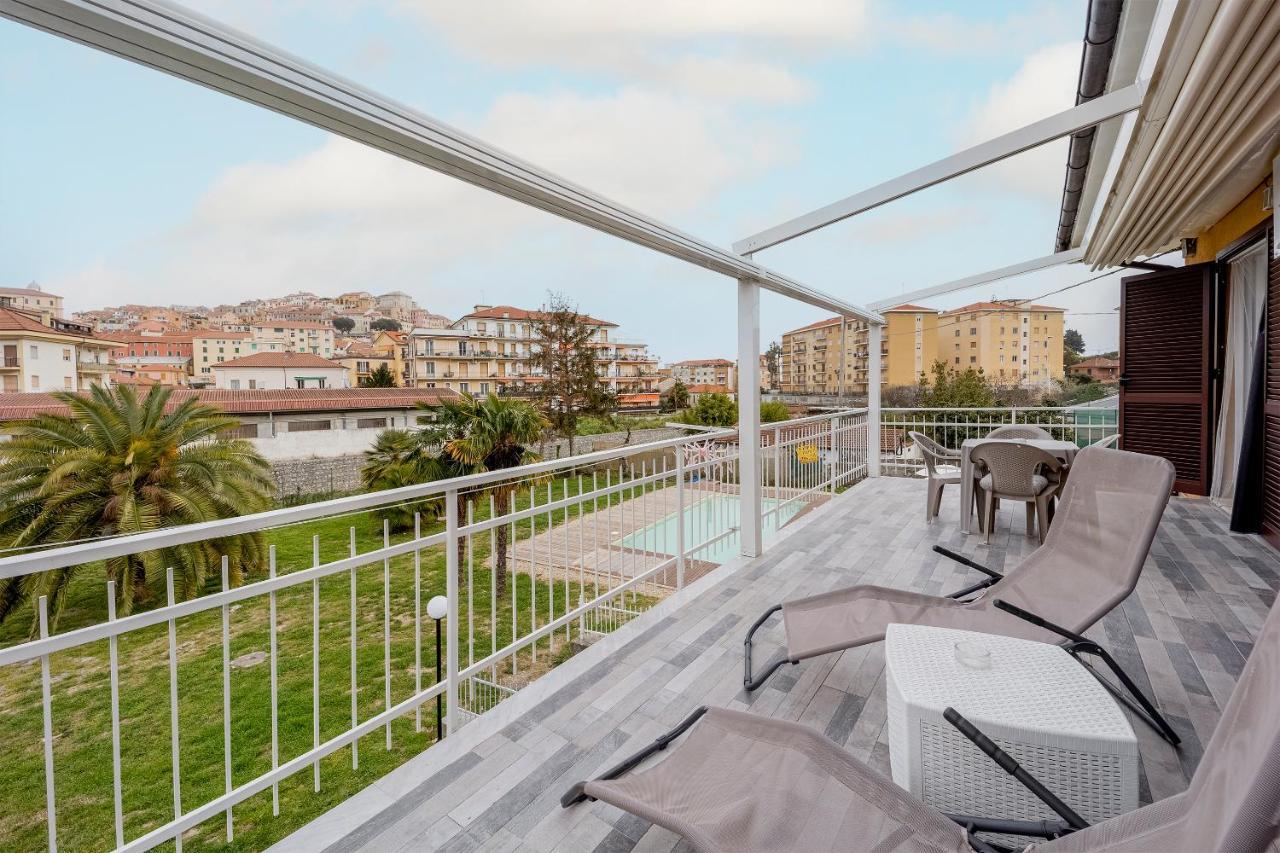 Il Gattino Di Porto - Apt 5 - Bilocale Terrazzo Piscina Imperia Exterior foto
